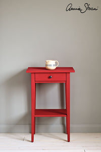 emperor_s-silk-side-table_-piano-in-old-violet-curtain_-linen-union-in-graphite-_-old-white-lampshade_-72dpi-image-1