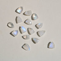 VIBE NECKLACE | RAINBOW MOONSTONE FLARE