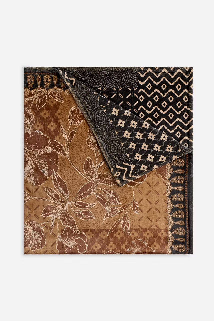 JW Monitclaire Laurel Canyon Cozy Blanket