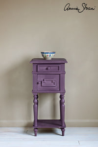 rodmell-side-table_-dulcet-in-versailles-curtain_-linen-union-in-emile-_-graphite-lampshade_-72dpi-image-1